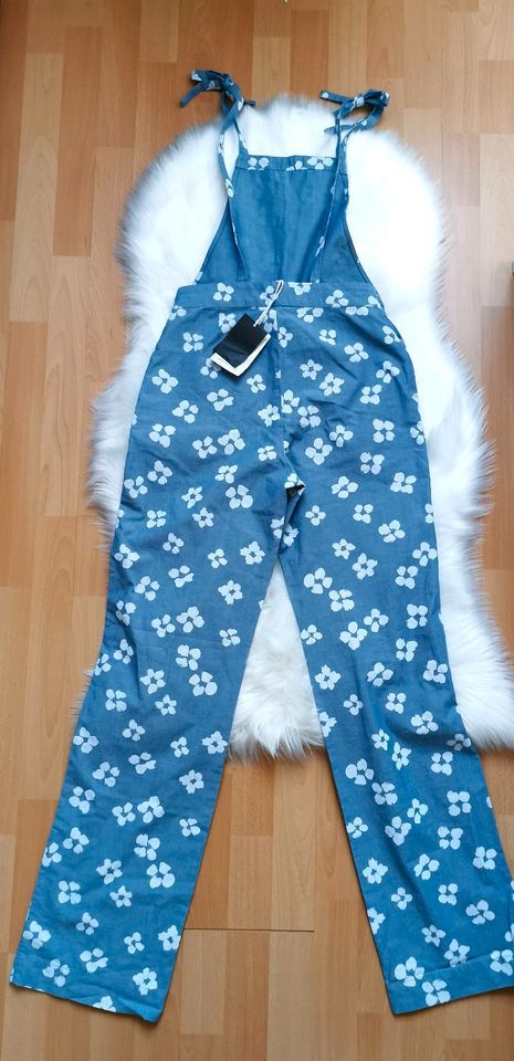 Blau weiß geblümte Latzhose *NEU* Armedangels in Quickborn