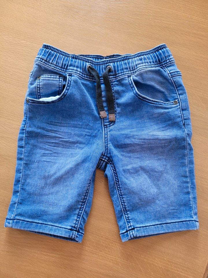 Jeans Shorts Kurze Hosen Ernstings Gr. 104 in Steinigtwolmsdorf