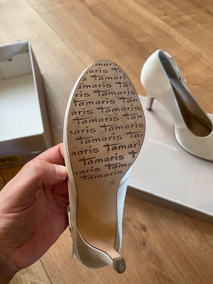 Schuhe Tamaris Farbe Ivory EU 39 - wie Neu, in Bremen