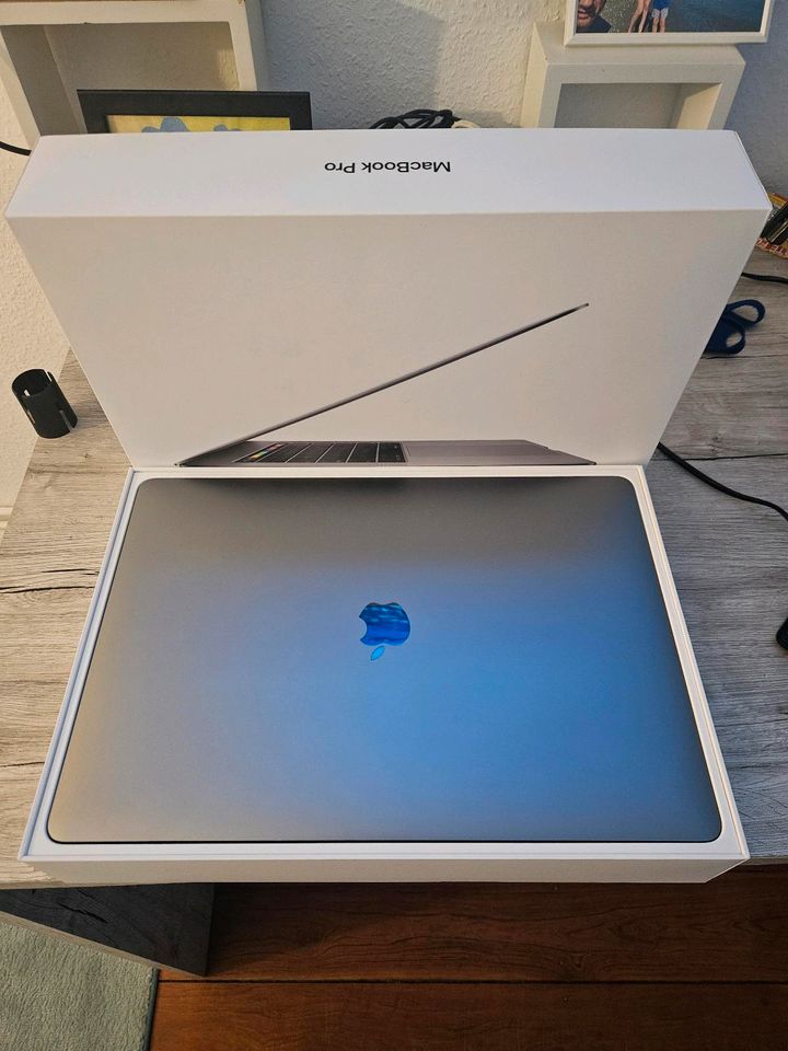 Macbook pro 2018 Core i7 6-core in Hamburg