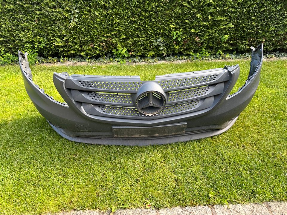 W447 Mercedes Benz Vito Stoßstange Grill vorn in Rangsdorf