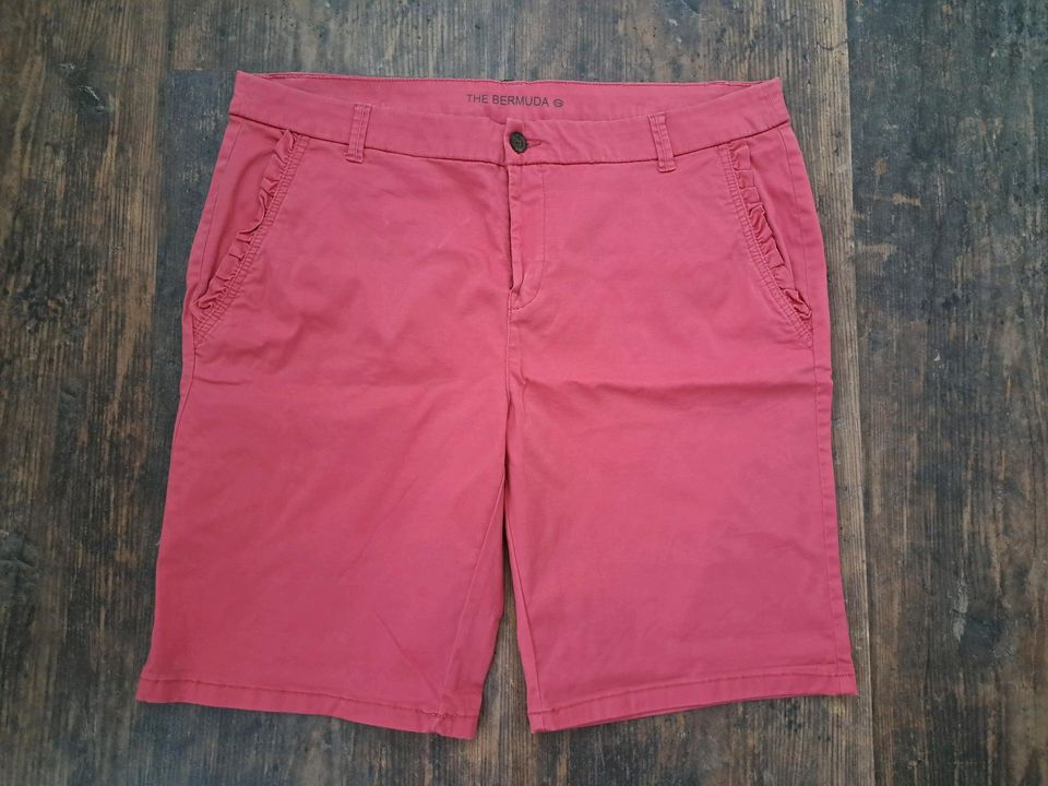 Yessica by C&A Shorts Gr. 44 in Böblingen