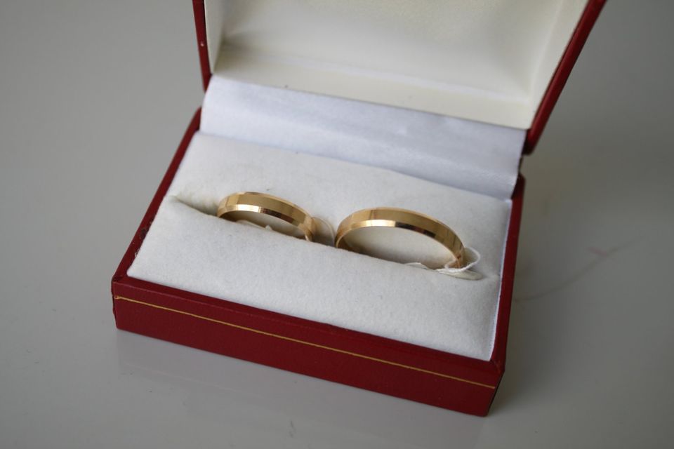 Paar Trauringe Gold 585 4mm schlicht elegant gepunzt neu Box in Mietraching