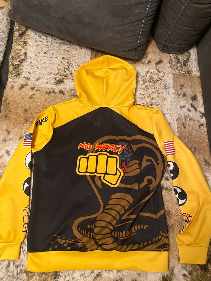 Cobra Kai Pullover in Weimar