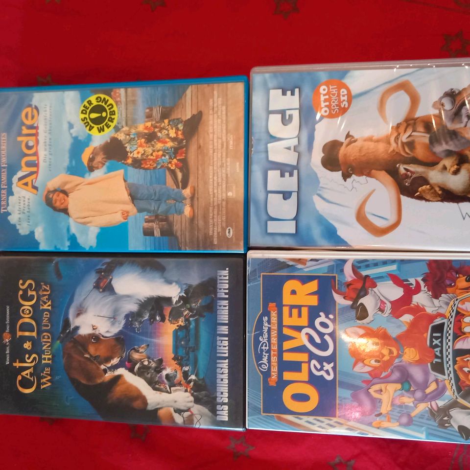 VHS Kassetten.  Ice Age, Oliver, Heidi und Haie in Berlin