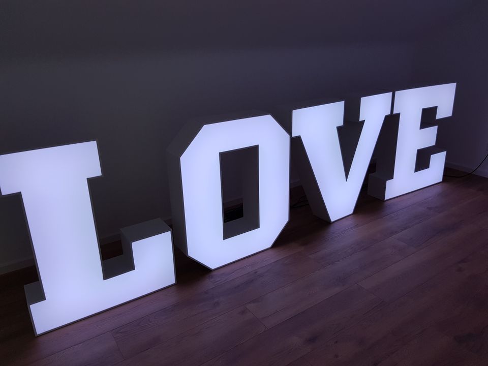 Leuchtbuchstaben Buchstaben "LOVE" XXL für DEINE Hochzeit in Balingen