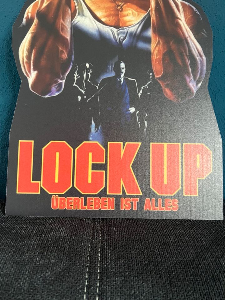 Sylvester Stallone Lock Up Videotheken Papp Aufsteller Figur rare in Chemnitz