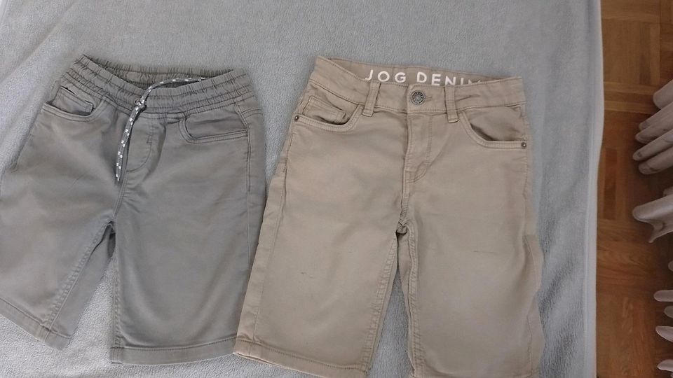 2 x Shorts/Bermuda Gr. 134 v. C&A jog denim in Eime