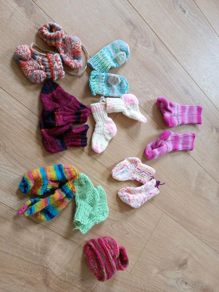 Strick Socken Handschuhe Schuhe Baby in Pfarrkirchen