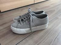 Superga Plateau Canvas Sneaker Stoffsneaker grau/beige Frankfurt am Main - Bergen-Enkheim Vorschau