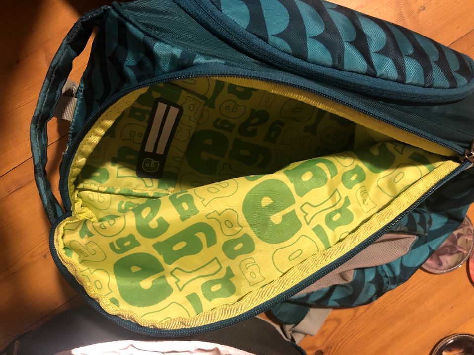 Schulranzen Ranzen Rucksack Ergobag mit 14 Kletties und Regencape in Stade