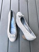 Ara Schuhe Größe 41 beige grau Pumps wie neu Nordrhein-Westfalen - Essen-Fulerum Vorschau