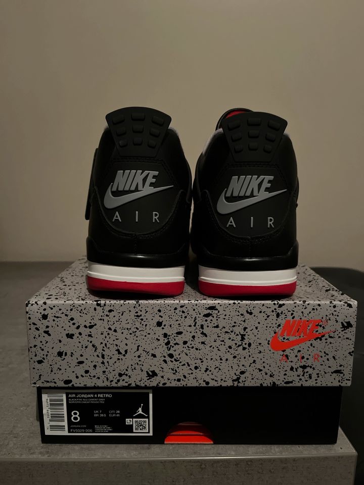 Nike Air Jordan 4 „Bred Remagined“ in Hamburg