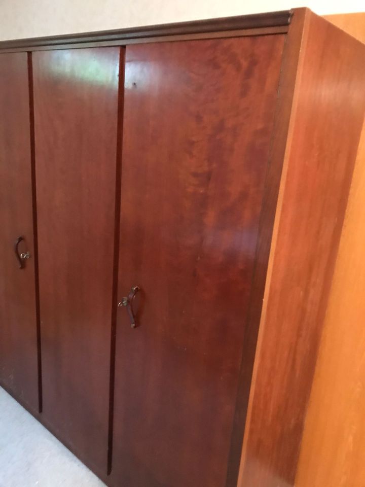 Schrank Kleidung Highboard Kommode Zimmer Wohnung Möbel TOP in Leipzig