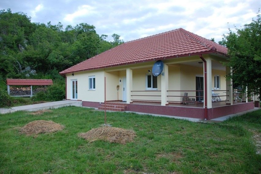 Haus in den Bergen von Montenegro (nähe Herzeg Novi) in Nürtingen