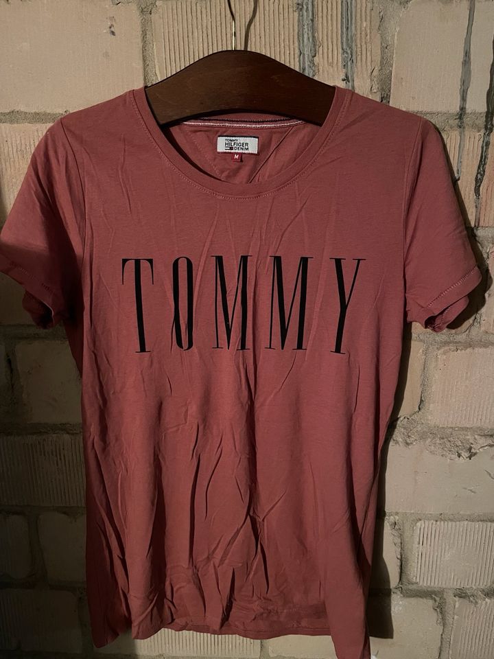 3 Tommy Hilfiger Tshirt M/L in Centrum