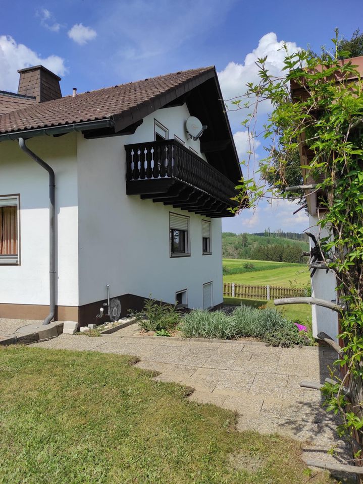 Sonniges Wohnhaus mit Doppelgarage + Gartenlounge in Köditz