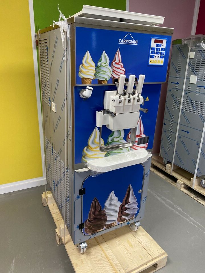 Softeis und Frozen Yogurt Maschine Carpigiani Colore 3 Eiscafe in Luckenwalde