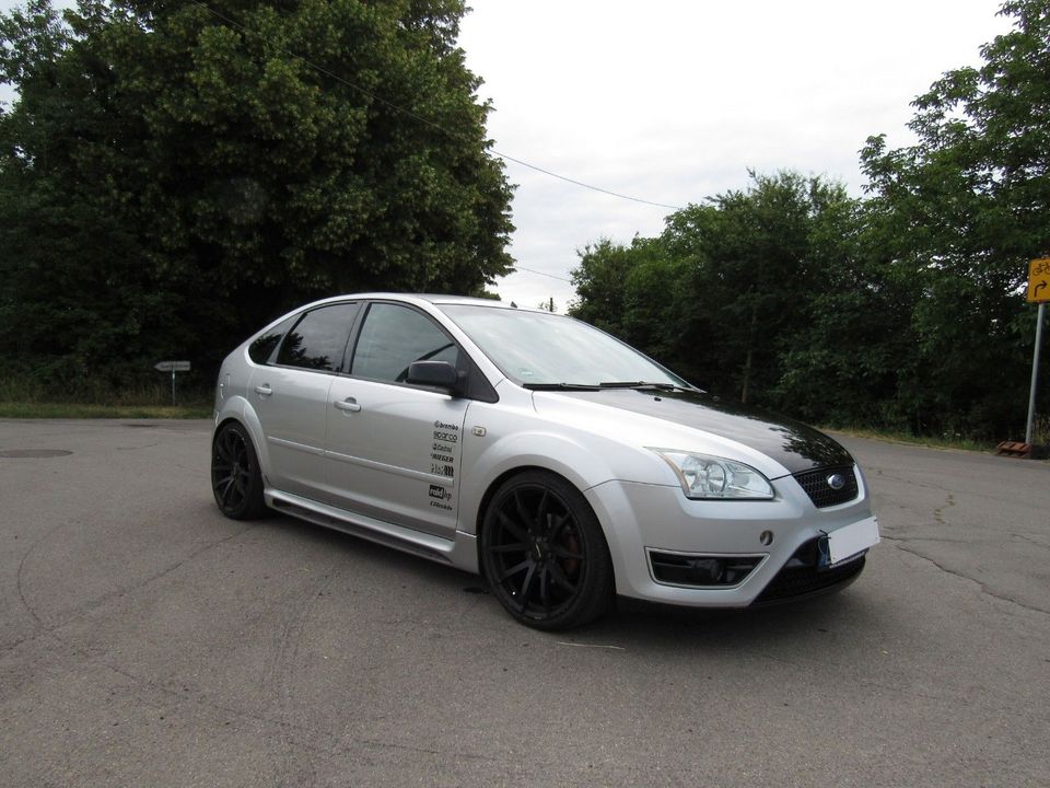 Ford Focus 1.6i Lim. *Fond DVD*Navi*Leder*19 Zoll*Tüv in Hechingen