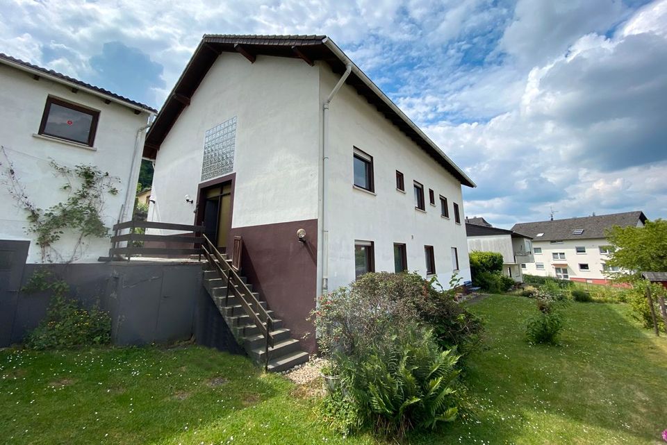 Großes Haus mit Einliegerwohnung und schönem Garten in Hessen Herborn