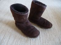 Ugg Stiefel calssic short Gr 38 Düsseldorf - Friedrichstadt Vorschau