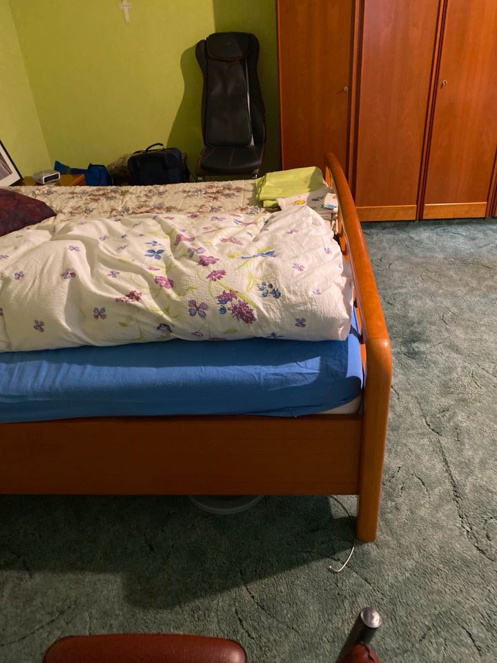 Doppelbett und Schrank in Spantekow