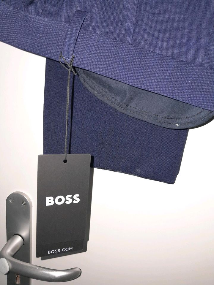 2 x Hugo Boss Hose Stoffhose Anzughose Business blau 50 neuwertig in Nürnberg (Mittelfr)