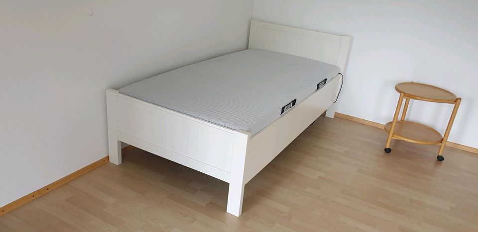 100x200 cm weißes Bett, Matratze, elektr Lattenrost in Mechernich