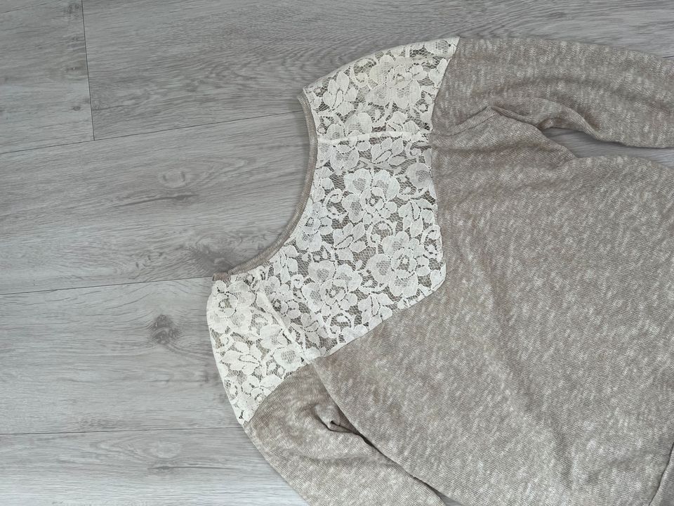 Schöner Pullover mit Spitze Größe S wie neu in Hürth