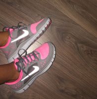 Nike Air Max Free Ultra leicht pink grau weiß 38,5 37,5 Saarland - Überherrn Vorschau