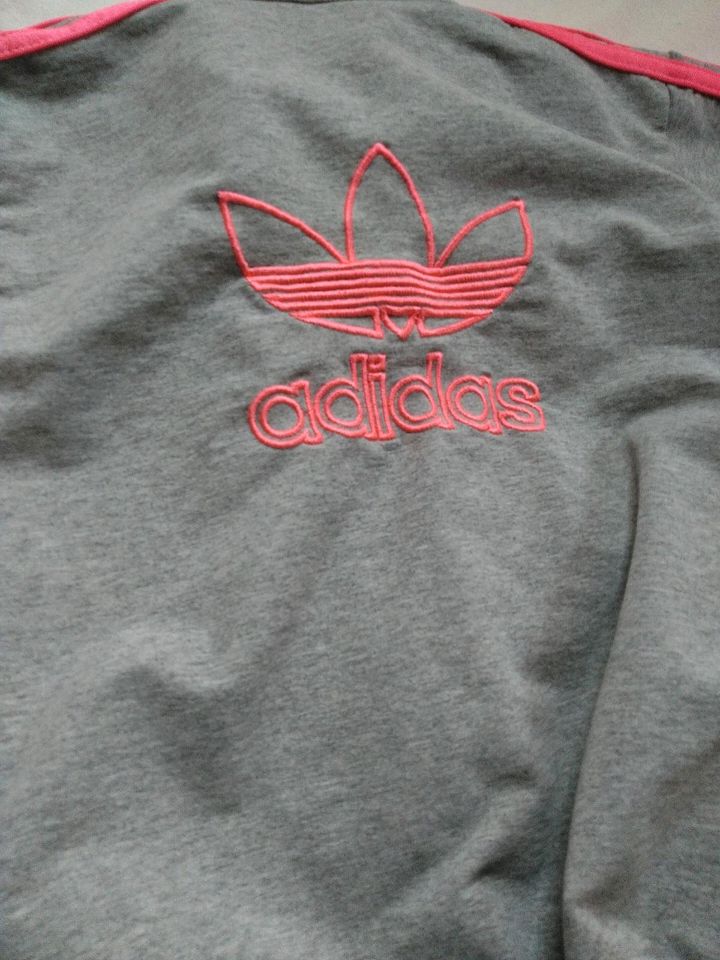 Adidas Jogginganzug 122/128 grau Mädchen Jacke und Hose in Klingenberg (Sachsen)