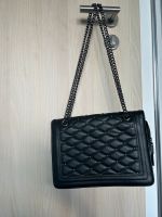 Schwarze Stepptasche / Umhängetasche mit Nieten und Kette Bayern - Schwarzenfeld Vorschau