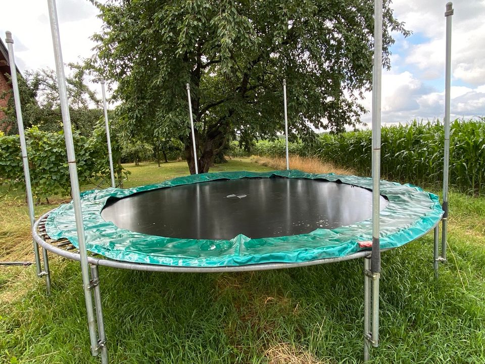 Berg Trampolin in Straelen