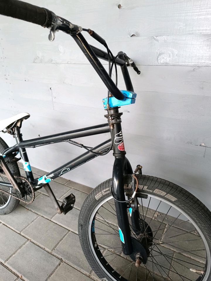 Xtrix BMX Fahrrad schwarz mit blau abgesetzt in Papenburg