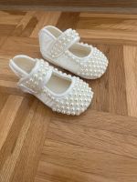 Baby Schuhe für besondere Anlässe mit Perlen Baden-Württemberg - Filderstadt Vorschau