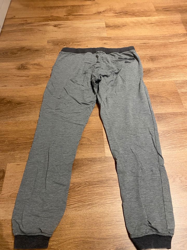 Damen Jogginghosen & Shorts schwarz, grau, blau, pink ; 38,40,42 in Bad Liebenstein