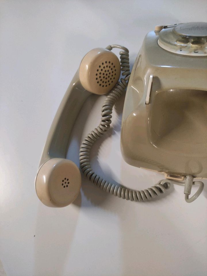 Telefon mit Wählscheibe alt Retro in Dinslaken