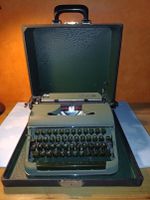 Grüne Olympia SM2 (Reise-)Schreibmaschine im Originalkoffer Nordfriesland - Süderlügum Vorschau
