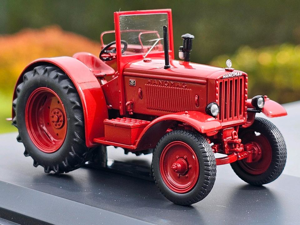 Schuco Hanomag R40 1:43 Modell Traktor Vitrine Sammeln Miniatur in Bad Endbach