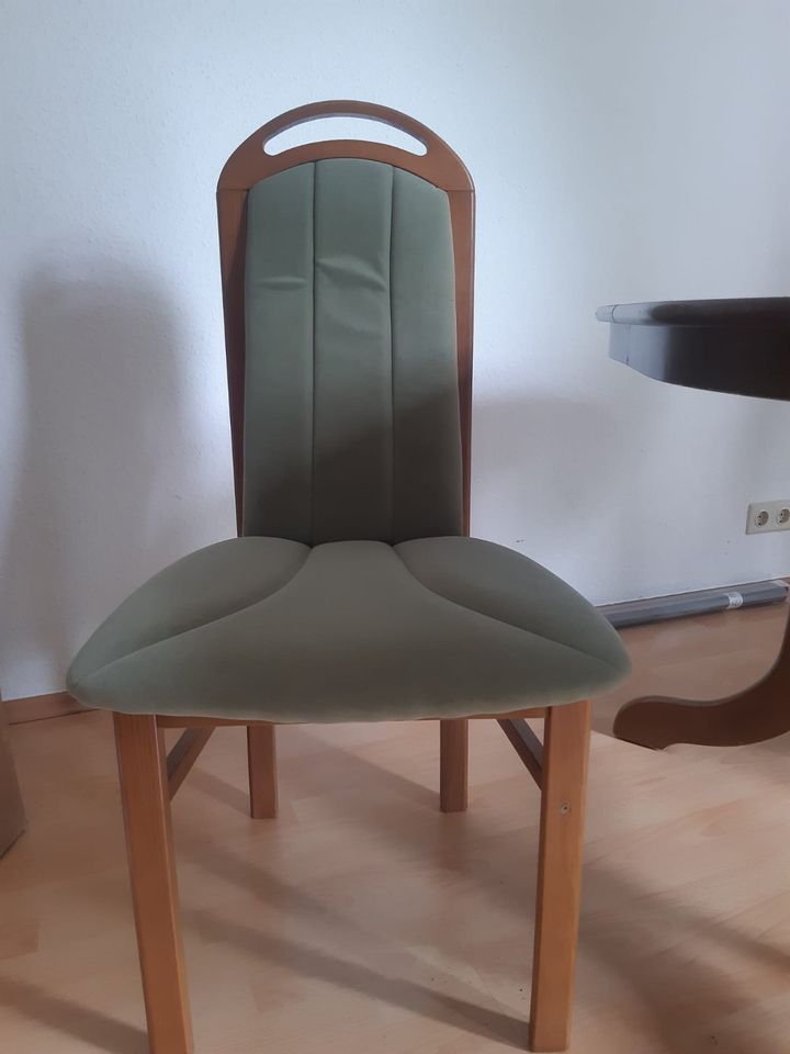 Esstisch/Tisch oval ausziehbar und 4 Stühlen in Halle