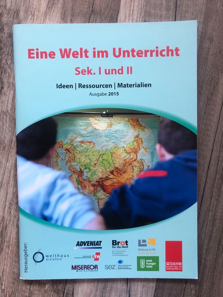 Material und Weltkarte Globales Lernen in Karlsruhe