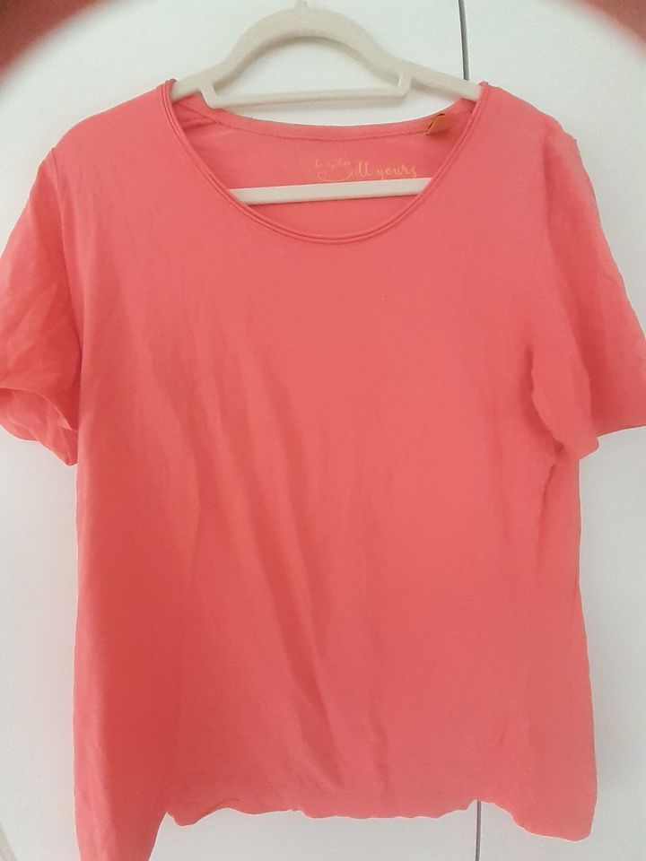 T-Shirt s.Oliver Gr. 44 XL, rot-orange-farbig, Cotton for Africa in Lohr (Main)