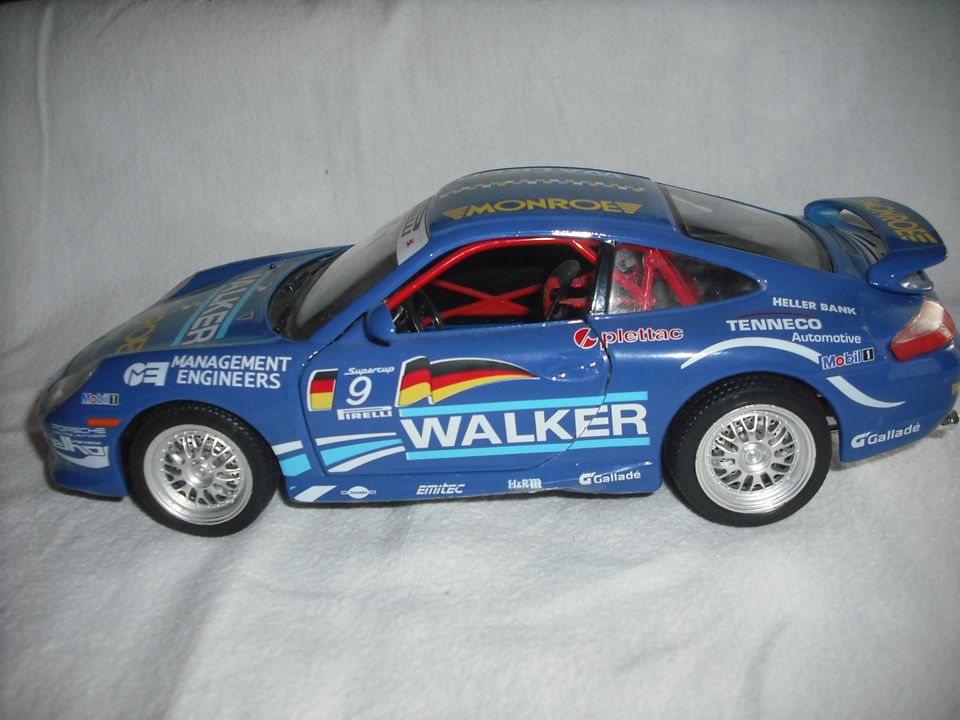 Modellauto 1 : 18   ""  Porsche  Carrera  911  ""  1997 in Hildesheim