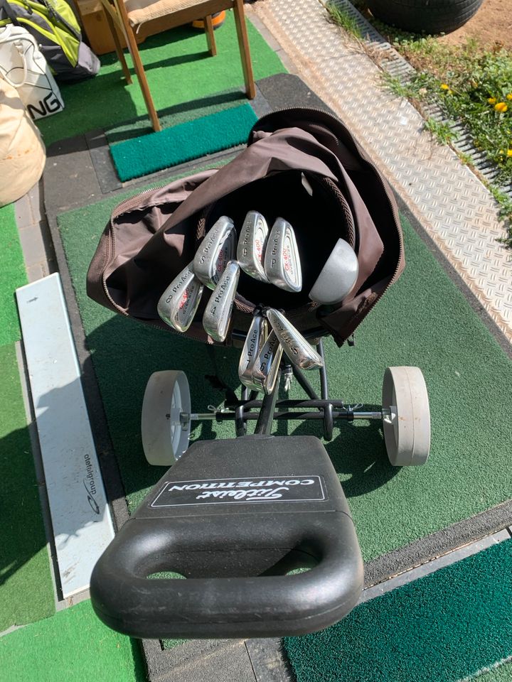 Herren Golfset mit Callaway bag und Titleist Trolley in Ellingen