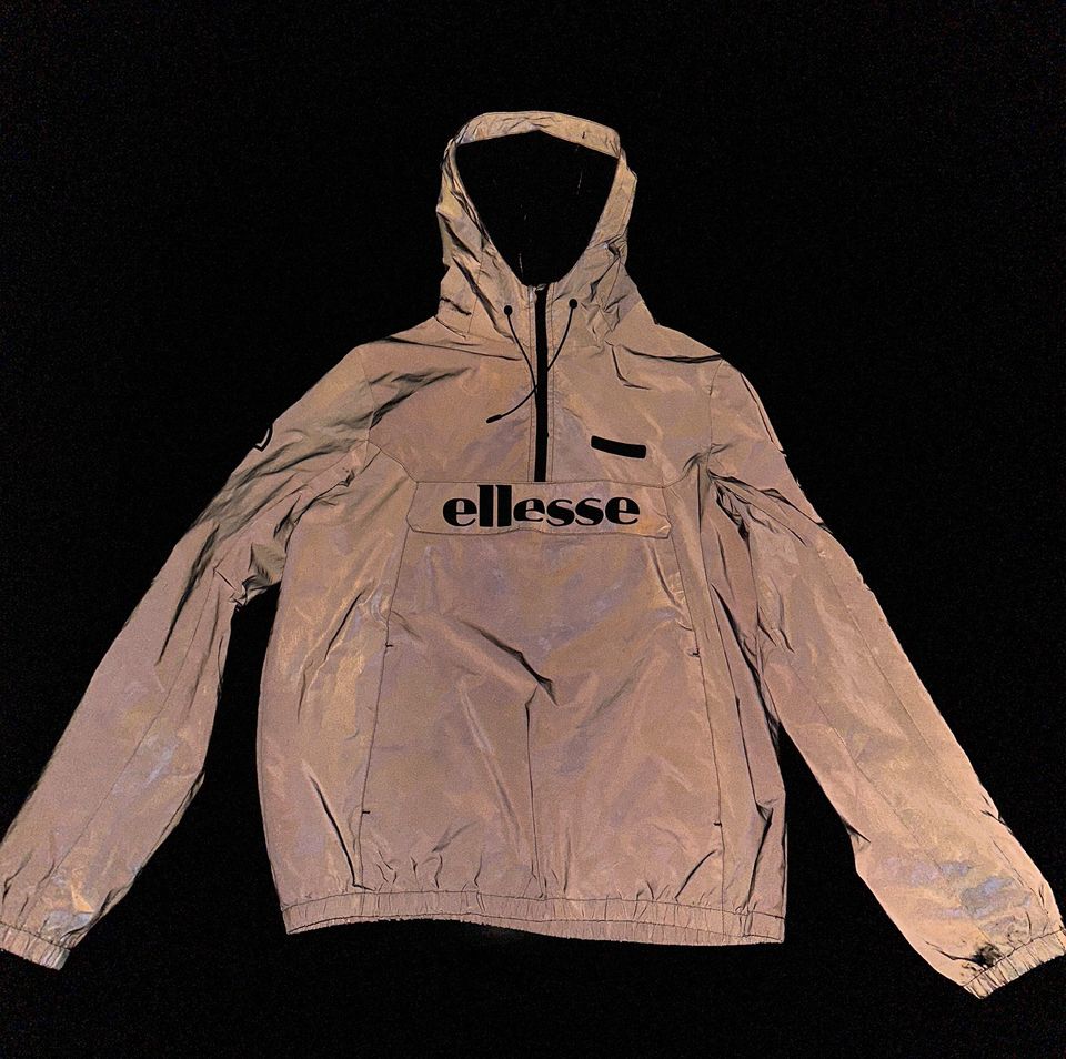 Ellesse Windbreaker Regenjacke Jacke Reflektierend Gr. M (Top) in Ahlen