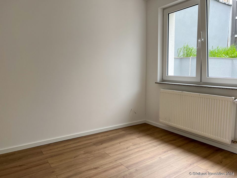 Top gepflegtes, modernes EFH, zentral, 345 m² Wohn-Nutzfläche, Teilung in 3 Wohnungen möglich ... in Euskirchen