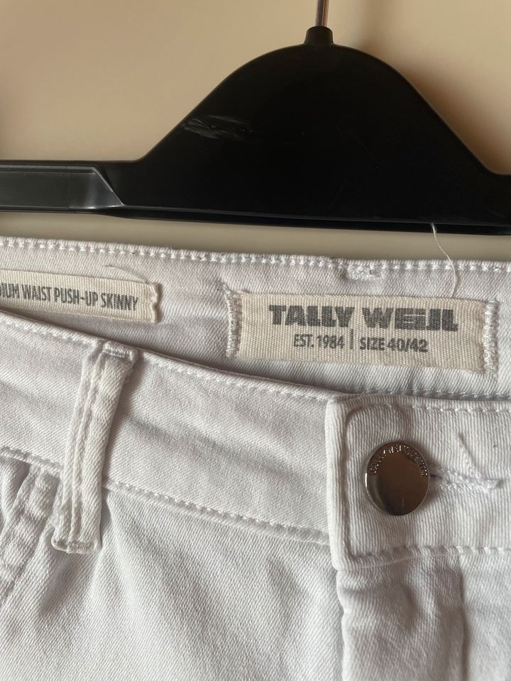 Weiße Jeans in Großaitingen