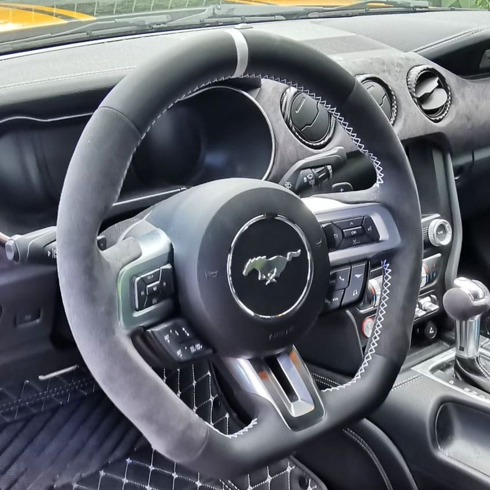 Mustang GT Custom Lenkrad Facelift ab 2018 in Lage