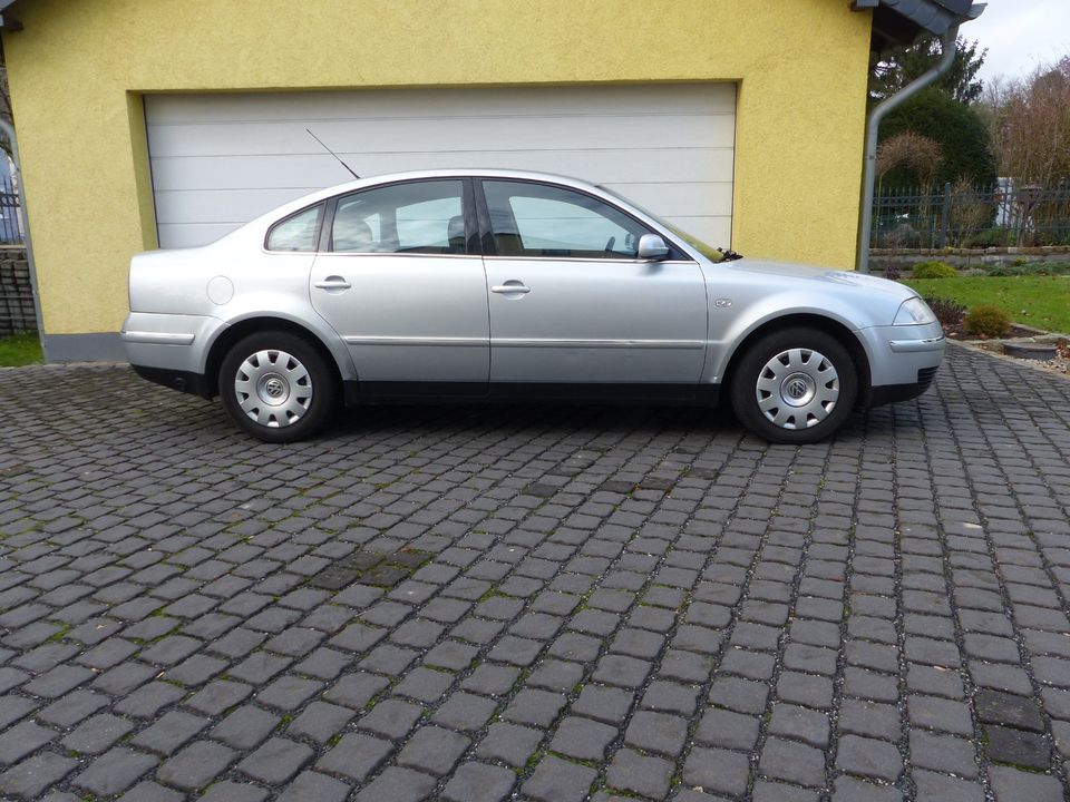 VW Passat 2,0 85 KW Benzin/Gas Highline Limousine in Leverkusen