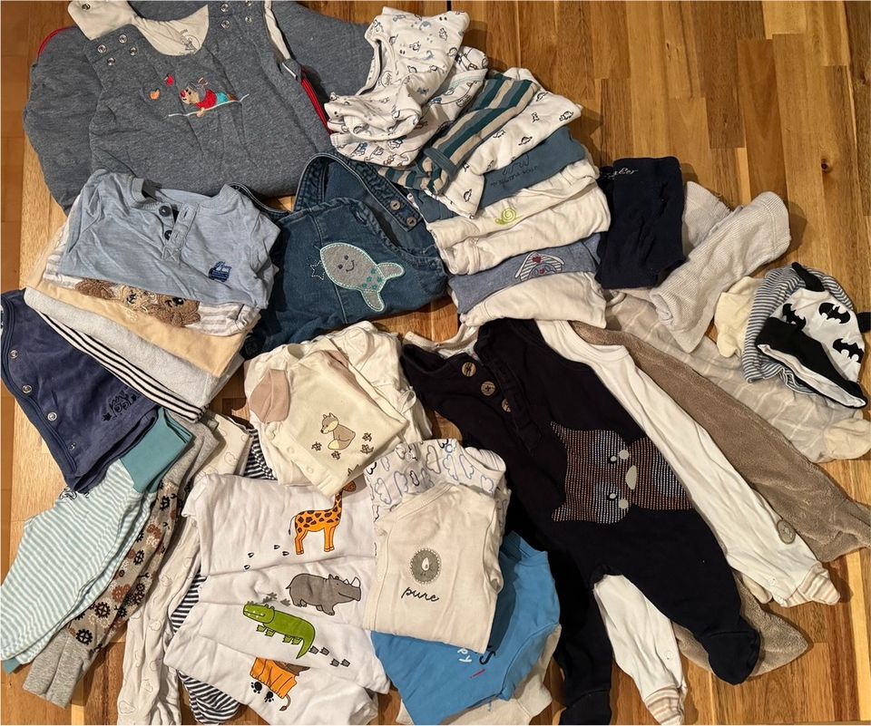 Kleiderpaket Babykleidung Größe 50/56 - 43 Teile in Elz